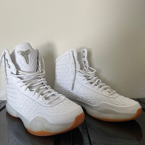 kobe 10 white gum